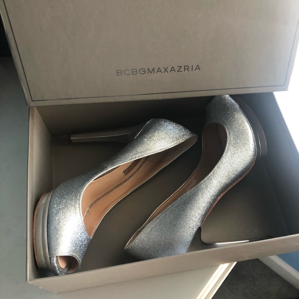 🌟🌟 BCBGMAXAZRIA Sparkly Silver Heels🌟🌟